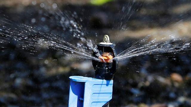 کشاورزان کالیفرنیا به مبارزه با خشکسالی می‌روند/ استفاده از علوفه برای صرفه‌جویی آب کشاورزی/ هواپیماهای بدون سرنشین و ناسا در صرفه‌جویی آب