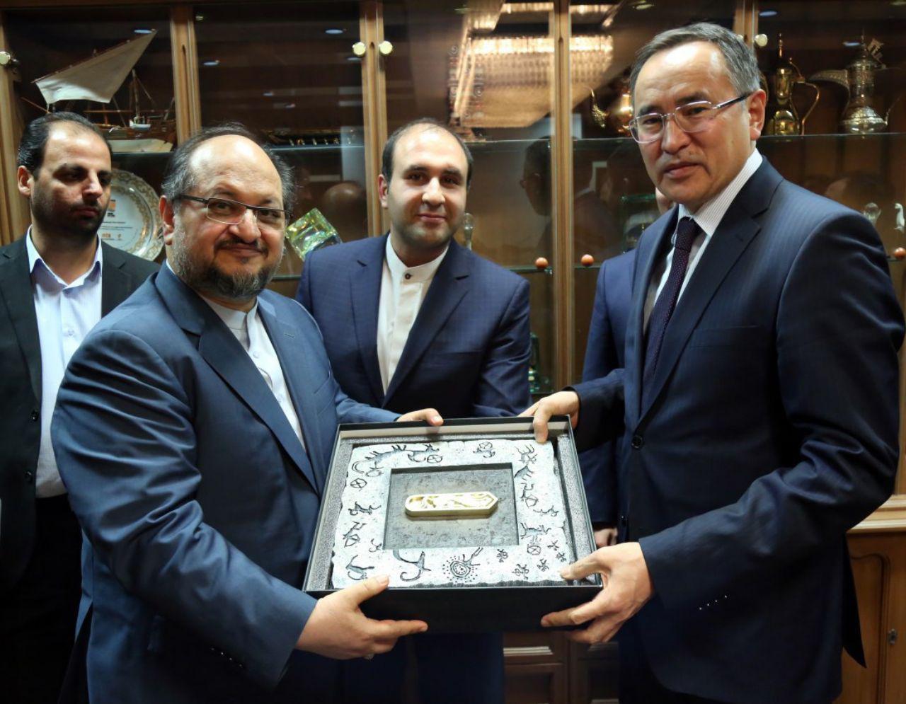 ایران و قزاقستان در زمینه تجارت، صنعت، کشاورزی و ترانزیت توافق کردند