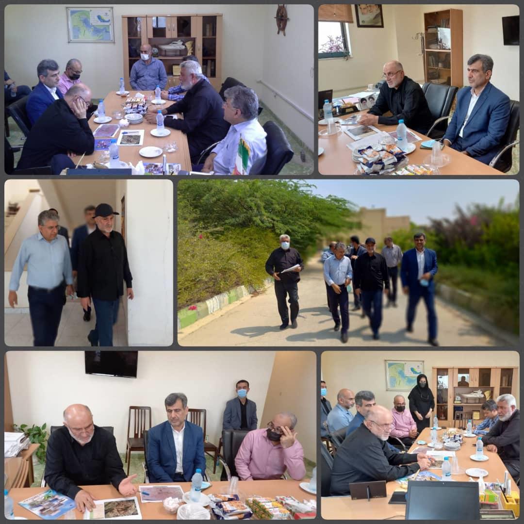 قول مساعد استاندار بوشهر برای حمایت از طرح‌های پژوهشکده میگو