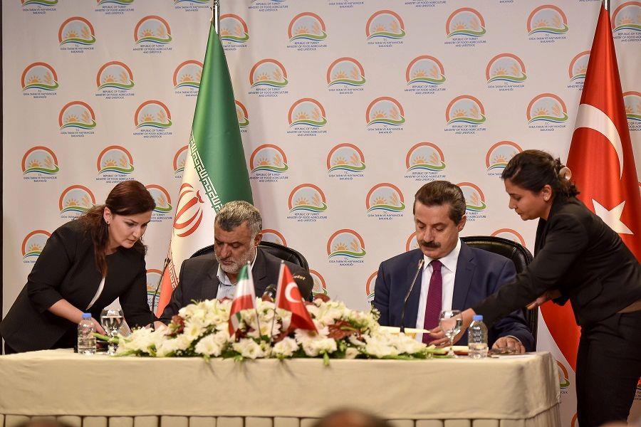 ایران و ترکیه دو سند همکاری کشاورزی امضا کردند/ کشاورزی ترکیه و ایران به دنبال سهم ویژه از تجارت 30 میلیارد دلاری
