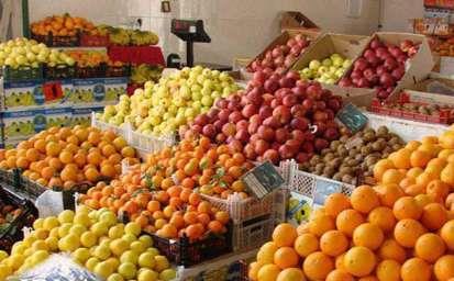 توزیع 150 تن میوه و کالاهای اساسی  شب عید در تکاب