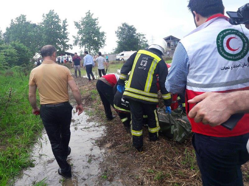 9 کشته و زخمی در سقوط مینی بوس به کانال آب کشاورزی در رشت