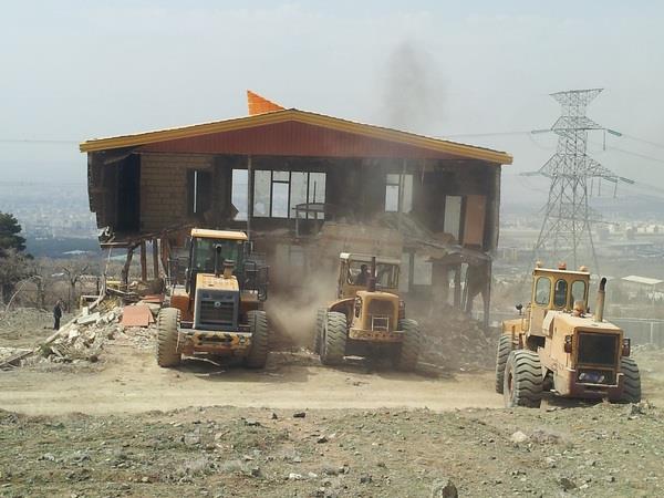 ادامه تخریب ساخت و سازهای غیرمجاز در اراضی کشاورزی ساوجبلاغ