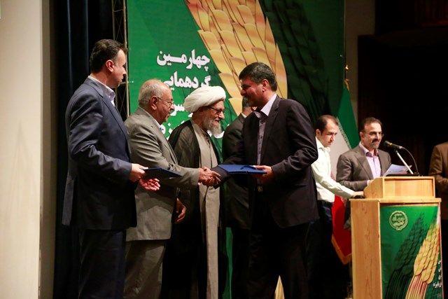 تصاویر برگزیدگان نمونه ای که از حجتی لوح تقدیر گرفتند