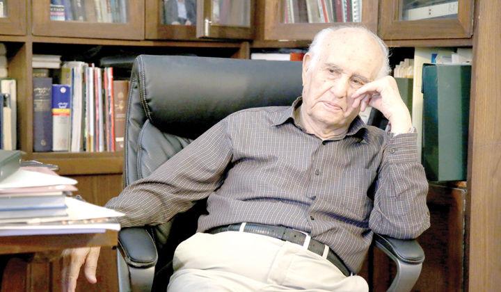 اصلاحات ارضی باعث عقب‌ماندگی کشاورزی ایران شد/ از کشاورزان کم سواد، نمی شد انتظار مدیریت داشت/ هیچ قانونی در آمریکا بدون نماینده کشاورزان تصویب نمی شود