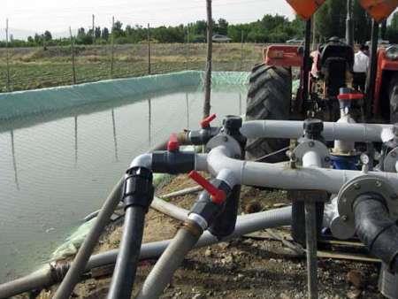 نوآوری کشاورز مرندی در استفاده از تراکتور برای آبیاری تحت فشار