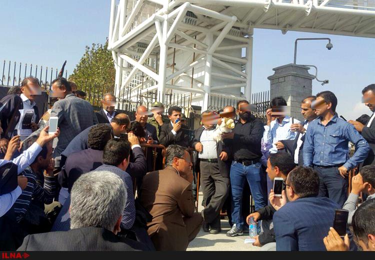 تجمع کارگزاران صندوق بیمه کشاورزی مقابل مجلس/ بیمه‌گزار هستیم ولی بیمه نیستیم