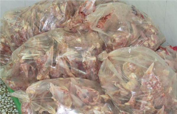 کشف ۳۳۰۰ کیلوگرم ضایعات مرغ در کرمانشاه