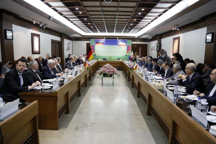 امضای تفاهم‌نامه مشترک دامپزشکی و واردات دام سمینتال