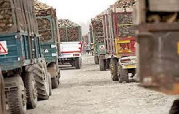 علت ازدحام کامیون‌ها در درب ورودی کارخانه قند پیرانشهر تشریح شد