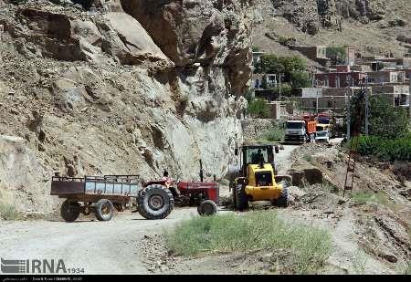 سیل به محصولات کشاورزی و جاده های روستایی اسفراین خسارت زد