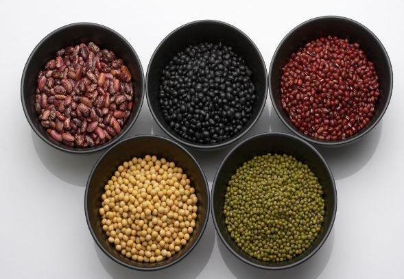 700 هزار تن حبوبات در سال جدید تولید می شود/ توسعه سطح زیر کشت نخود به 500 هزار هکتار در سال 95