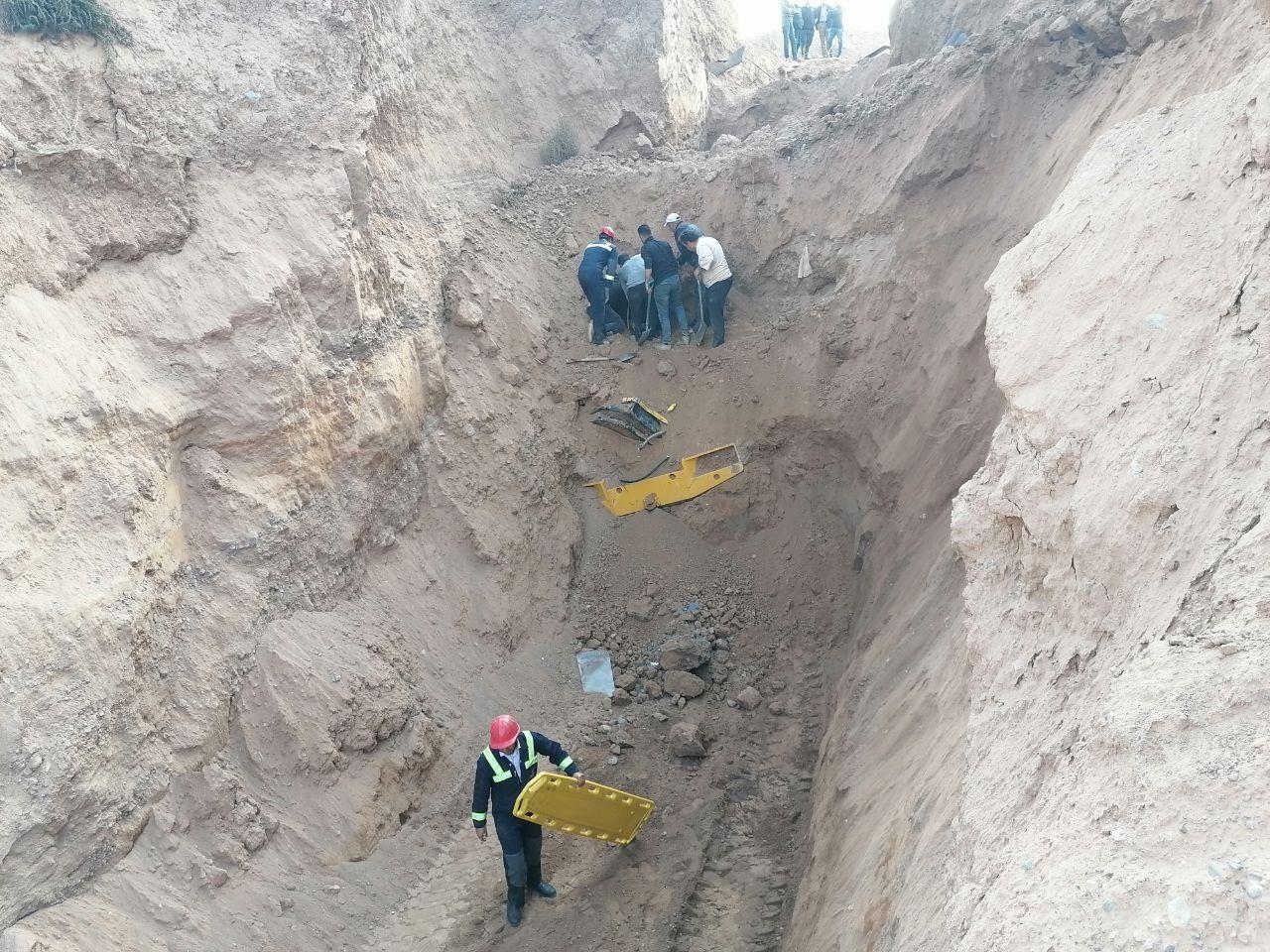 نجات معجزه آسای راننده لودر از زیر ده‌ها تٌن خاک در نیشابور