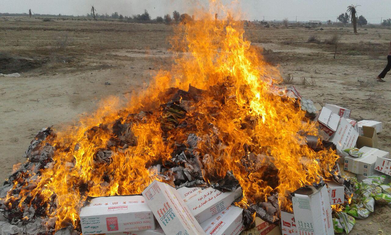 معدوم کردن دو تن مواد غذایی فاسد در عنبرآباد